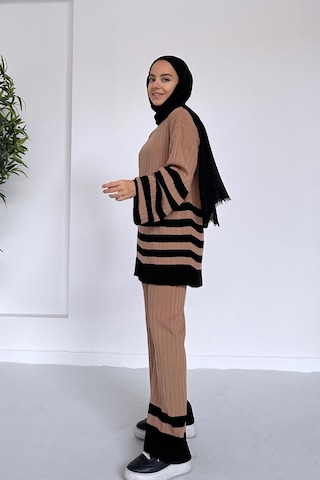 Ka Hijab Çift Renk Çizgili Triko Takım - Camel