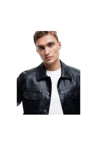 Koton Klasik Yaka Kapaklı Cep Detaylı Uzun Kollu Slim Fit Suni Deri Ceket Siyah 6wam20100hw Siyah