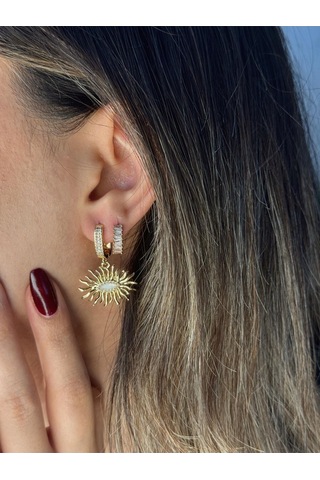 Altın Kaplama Güneş Figürlü Taş Detaylı Küpe Işıltılı Ve Zarif Tasarım Altın