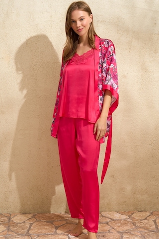 Man5645-1010 Anıl Ev Giyim Man5645 Kadın Saten Çiçek Baskılı Sabahlık Dantelli Atlet Ve Pantolon Pijama 3lü Takım 5645 Fuşya