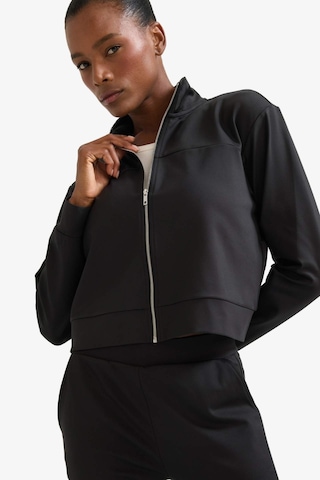 Defacto Defactofit Standart Fit Dik Yaka Esnek Kumaş İçi Yumuşak Tüylü Fermuarlı Sweatshirt E8981ax25aubk81 Siyah