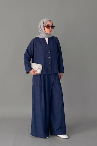 Norshen Kruvaze Kesim Düğmeli Bluz & Etek Görünümlü Geniş Paça Pantolon - Keten Takım Lacivert Norshen Kruvaze Kesim Düğmeli Bluz & Etek Görünümlü Geniş Paça Pantolon - Keten Takım Lacivert