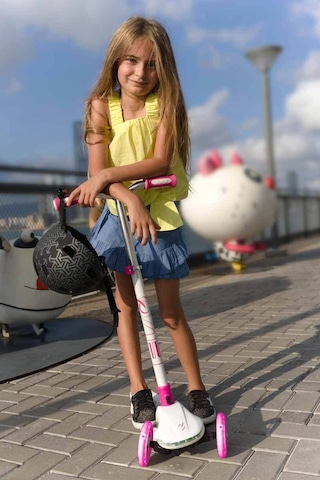 3 Tekerlekli Katlanabilir Colour Burst Işıklı Scooter: Gökkuşağı Senin Scooterında Canlanıyor Çok Renkli