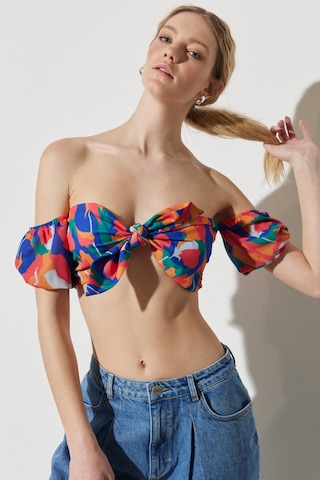 Regular Fit Normal Kesim Önden Bağlamalı Desenli Bralet Bluz Renkli