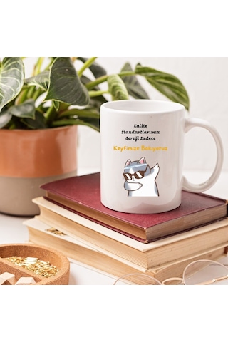 Komik Kedi Temalı Kahve Kupası Keyfimize Bakıyoruz Tasarımlı Hediyelik Kupa Beyaz