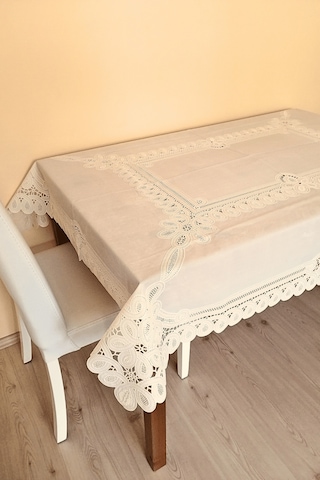 Dantel Motifli Muşamba Masa Örtüsü 120 X 150 Cm - Krem Renk-halka