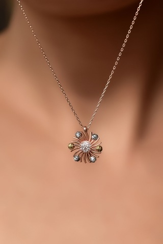 925 Ayar Gümüş Rose Kaplama Dorika Toplu Dönen Şans Pervanesi Kolye