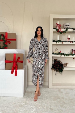 De'charme Leopar Önü Yırtmaçlı V Yaka Elbise
