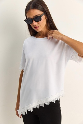 Shade Kadın Bisiklet Yaka Dantel Detaylı Asimetrik Kesim Oversize T-shirt 2224 60286124 - Beyaz
