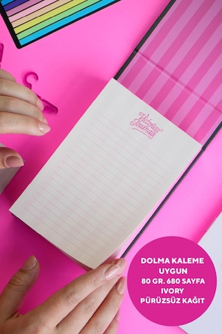Masa Üstü Sert Kapaklı Notluk. 80 Gram Ivory Kağıt , 340 Yaprak. 11x15,8 Cm. Renkli Kenar.
