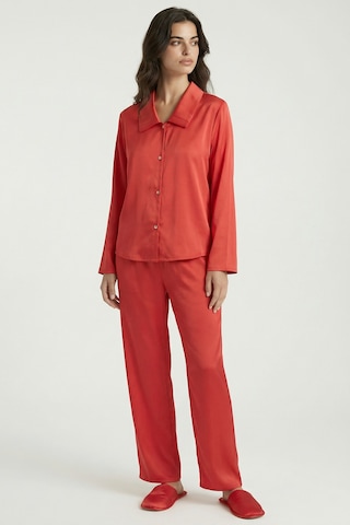 Amoris Nar Çiçeği Uzun Saten Pijama Takımı NAR ÇİÇEĞİ