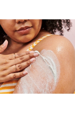 First Aid Beauty Kp Bump Eraser Body Scrub With 10% Aha - Vücut Peelingi 226 G