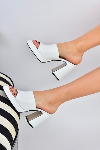 Fox Shoes Beyaz Kalın Topuklu Kadın Terlik M404100409
