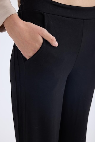 Vitrin Beli Lastikli Geniş Paça Eşofman Pantolon Siyah