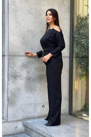 Trend Kadın Büyük Beden Yeni Sezon: Jakarlı Omuz Dekolteli, Aksesuarlı İkili Takım Siyah