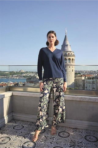 Lisinya Yaprak Desenli Uzun Kollu V Yaka Pijama Takımı Lacivert