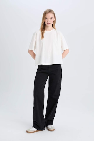 DeFacto Coool Loose Fit Bisiklet Yaka Basic Düz Kalın Kumaş Kısa Kollu Beyaz Tişört E0291AX25SMWT32