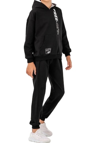 Erkek Çocuk Free Koordinat Yazılı Kapüşonlu Kanguru Cepli Siyah Renk Eşofman Takımı Siyah