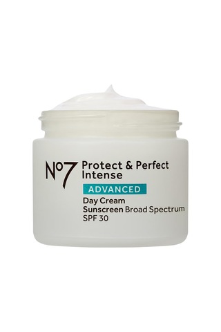 No7 Protect & Perfect Gündüz Kremi SPF30 50 ML