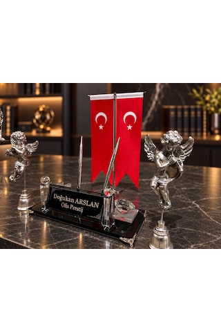 Kişiye Özel Çift Kalemli Kristal Masa İsimliği Türk Bayraklı Melek Figürlü 4 Parça Siyah