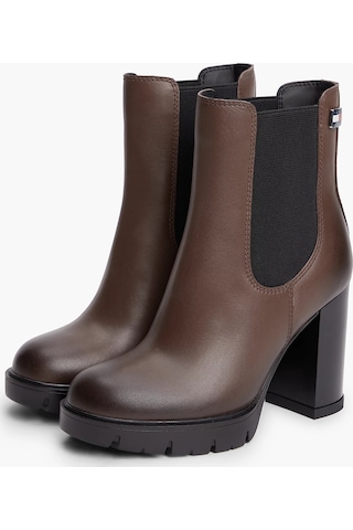 Tommy Hilfiger Kadın Marka Bayrak Logolu Chelsea Modeli Bağcıksız Topuklu Şık Görünüşlü Kahverengi Bot & Bootie En0en03112 Gt7