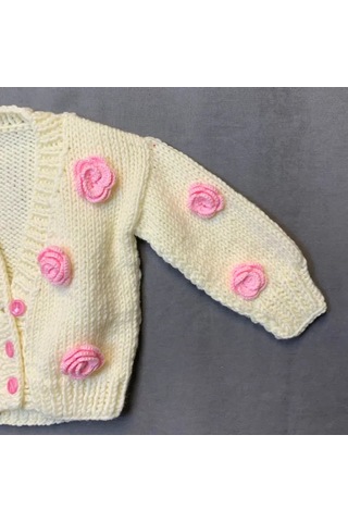 Uretti - Yıldız 7202 - El Örgüsü Çiçek Süslemeli Beyaz Kız Bebek Hırka - 1/2 Yaş Beyaz