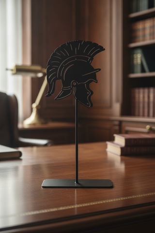 Savaşçı Miğferi Dekoratif Siyah Metal Masa Üstü Dekoratif Obje Yükseklik: 18 Cm