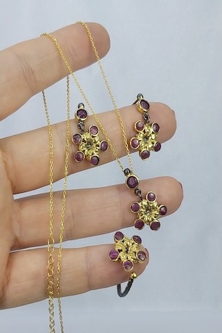 925 Ayar Çiçekli Yakut Taşlı 3 Lü Gümüş Set