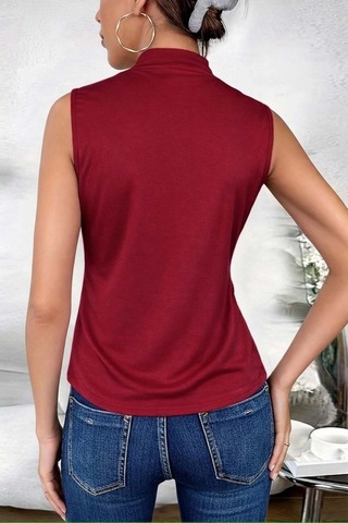 Defymoda Kadın Kolsuz Hakim Yakalı Kalp Yaka Detaylı Sandy Bluz Kırmızı