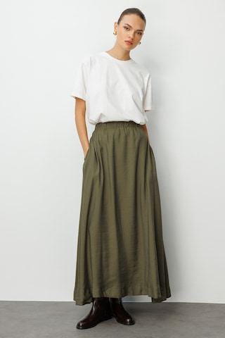 Mizalle Modal Karışımlı Haki Beli Lastikli Maksi Etek Haki