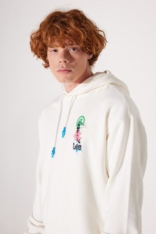 Lee Loose Fit Rahat Kesim Kapüşonlu İçi Polarlı Sırt Baskılı Kırık Beyaz Sweatshirt L232447102 Kırık Beyaz