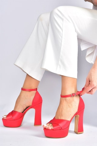 Fox Shoes Kırmızı Saten Kumaş Platform Topuklu Kadın Ayakkabı M348202504 Kırmızı