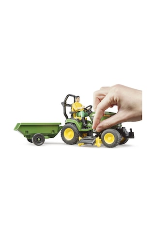 Bruder John Deere Çim Biçme Traktörü Ve Bahçıvan Br62104