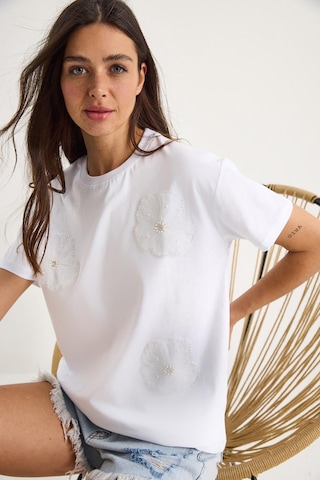 Shade Bisiklet Yaka Çiçek Aksesuarlı Kısa Kollu T-shirt 60602060 - Beyaz