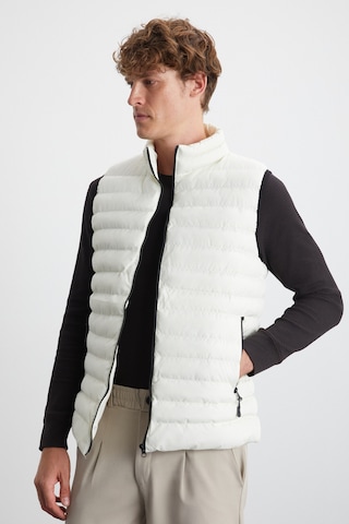 Erkek - Mikrofiber Rüzgar Geçirmez Ince Kalınlıkta Şişme Dolgulu Özel Çantalı Taş Rengi Mont