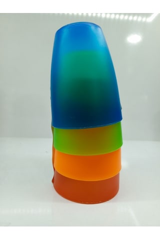 4 Farklı Renkte Plastik Bardak