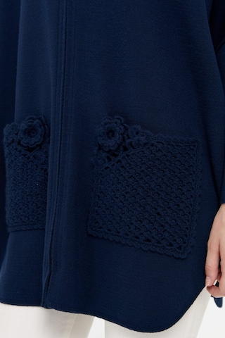 Kadın Dik Yaka Cebi Gül İşlemeli Fermuarlı Kısa Panço Lacivert Lacivert