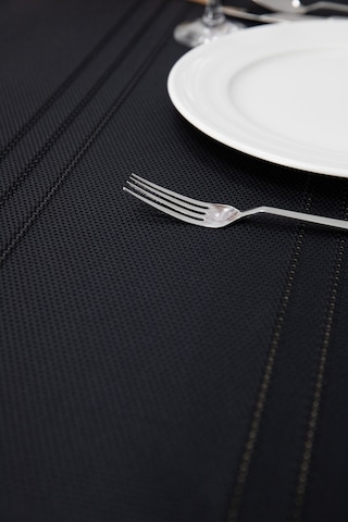 Neva Leke Tutmaz Masa Örtüsü 160x220 - Siyah Siyah