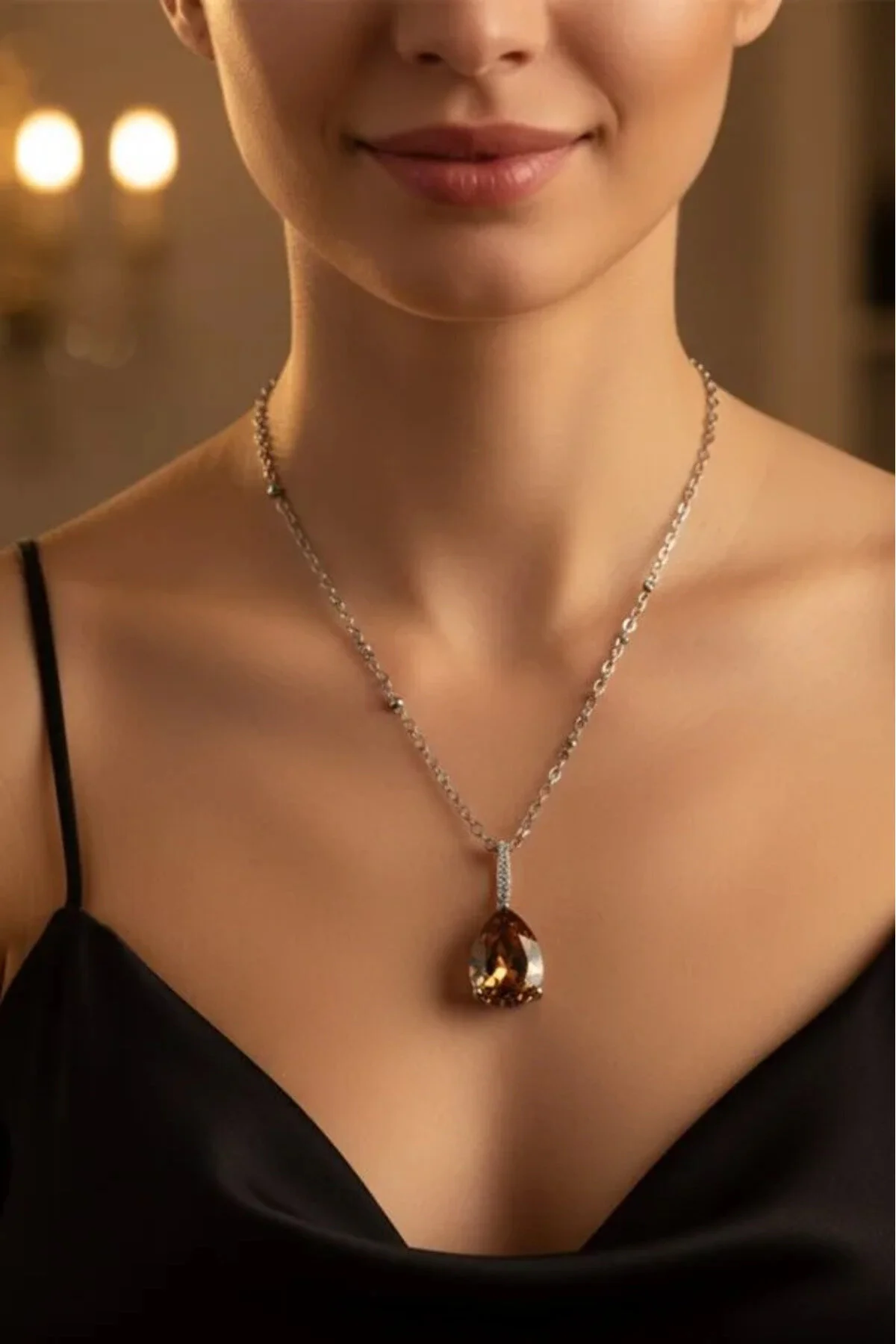 Gümüş Renk Sıra Taşlı Amber Damla Model Çelik Kolye