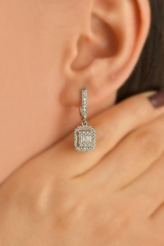 Zirkon Taşlı Rodyum Üç Sıra Sallantılı Baget Gümüş Küpe