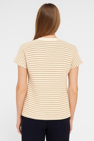 Kadın Bej Beyaz Çizgili V Yaka Kısa Kollu Yazlık Triko T-shirt , Bluz Bej