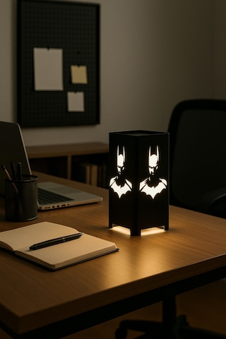 Süper Kahraman Batman Temalı Gece Lambası Figürlü Dekoratif Led Masa Lambası Batman