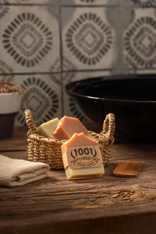 1001 Çiftliği El Yapımı Doğal Sarı Kantoronlu Sabun