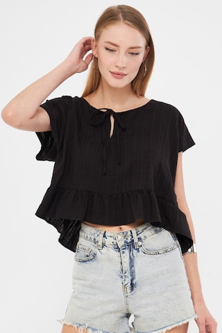 Armonika Kadın Siyah Yarasa Kol Yakası Bağlamalı Eteği Fırfırlı Oversize Crop Bluz Arm-24y001088