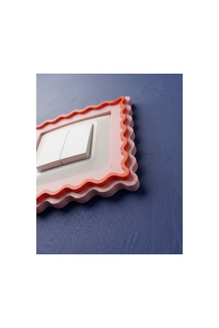 Dalgalı Priz Çerçevesi - Kolay Montaj Dekoratif Duvar Aksesuarı Priz Alanı 9 X 9 Cm