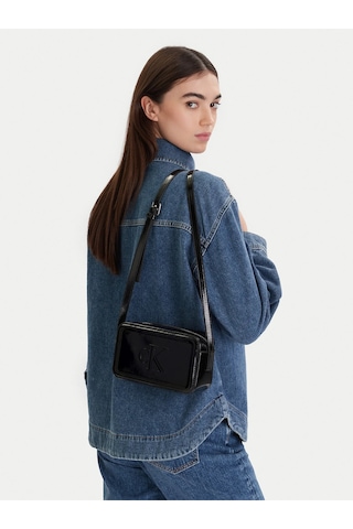 Calvin Klein Kadın Parlak Deri Fermuar Kapama Ayarlanabilir Askı Ck Yazı Desen Siyah Omuz Çantası Lv04f3331g-ub1-12117 Siyah