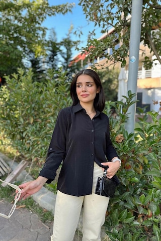 WeShaya Kadın Siyah Klasik Yaka Uzun Kol Regular Kesim Standart Boy Gömlek Özel Kumaş Siyah