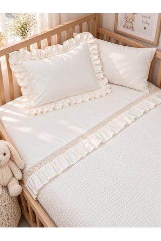Sallhome Baby Ekru Fırfırlı Bebek Pike Takımı 4 Parça 90x120 Cm Pamuklu Pike, Çarşaf Ve 2 Yastık Kılıfı