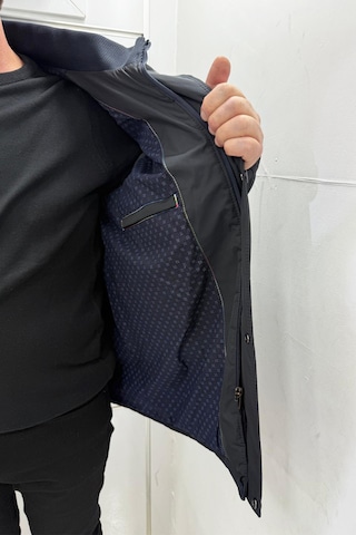 Marco Muratti Dmctekstil Erkek Mrc-472-001 Hakim Yaka Normal Kalıp Kapüşonlu Fermuar Ve Çıtçıt Kapamalı Kışlık Mont Lacivert