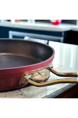 Evita Yanmaz Yapışmaz Gold Kulplu Tava Bordo 28 Cm